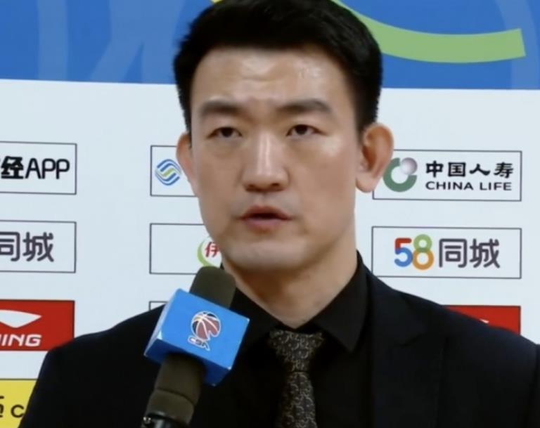 王博:一开始孙铭徽替补是为保护他,希望他下半场保持强势 王博:一开始孙铭徽替补是为保护他,希望他下半场保持强势
