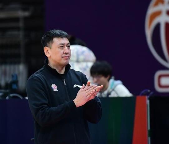 赛后浙江队情绪激动或是由于哨子太多了，并都是吹他们