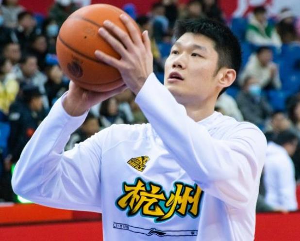 赵探长：胡金秋由于家事将缺席今晚广厦与同曦的比赛