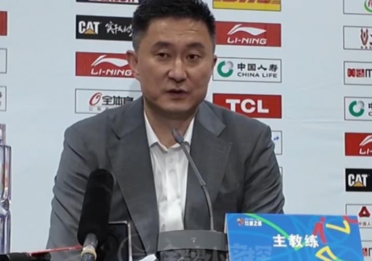 杜锋:愿年轻球员上场后努力防守和尽力抢篮板 杜锋:愿年轻球员上场后努力防守和尽力抢篮板
