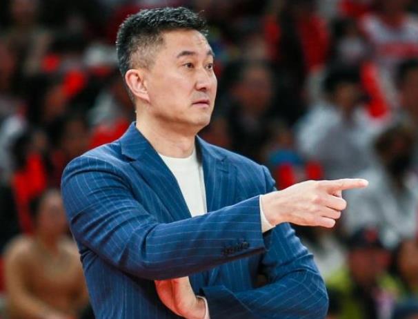 杜锋:我们只罚了5个篮,但对手罚了近30个,我认为差异很显著 杜锋:我们只罚了5个篮,但对手罚了近30个,我认为差异很显著