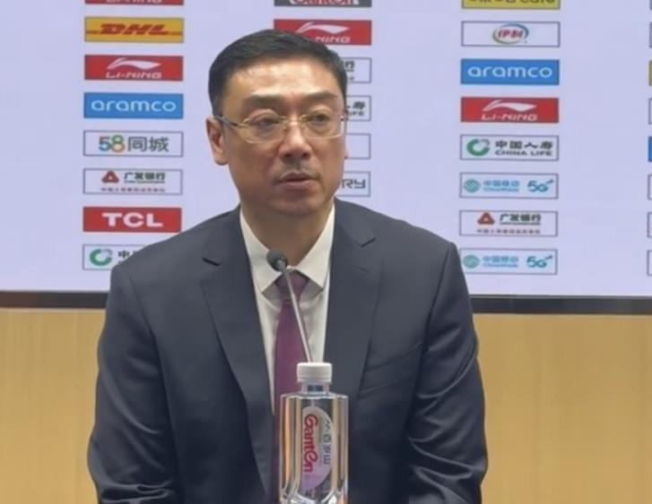 刘鹏:关键球抓住了机会,王哲林最后两个罚球为球队胜利奠定了基础 刘鹏:关键球抓住了机会,王哲林最后两个罚球为球队胜利奠定了基础
