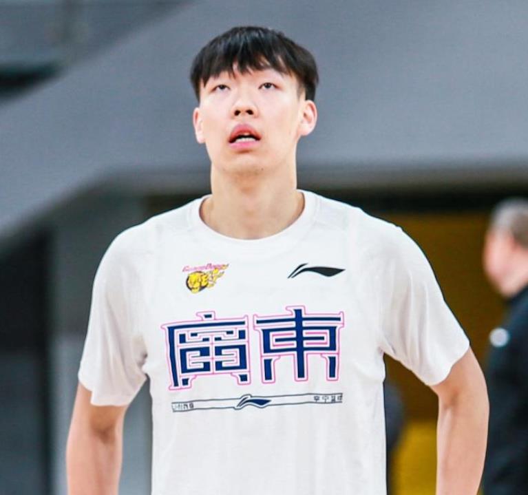孔德昕:面对锋线能力 持球进攻威胁大的球队时 广东暴露很大不足 孔德昕:面对锋线能力 持球进攻威胁大的球队时 广东暴露很大不足