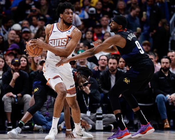 沃格尔:当老将想接着在NBA打球但被解雇时,你能来帮我们打球 沃格尔:当老将想接着在NBA打球但被解雇时,你能来帮我们打球