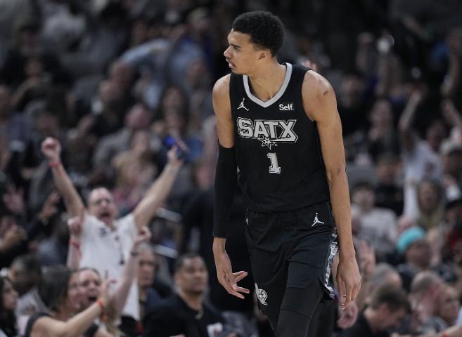 文班谈NBA竞争激烈：愿可以多参与在内，我走在对的道路