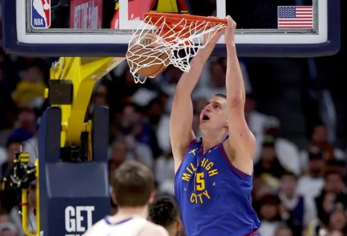 NBA赛事战报:湖人103-114掘金,约基奇狂砍32分12板7助,掘金取得季后赛首胜 NBA赛事战报:湖人103-114掘金,约基奇狂砍32分12板7助,掘金取得季后赛首胜