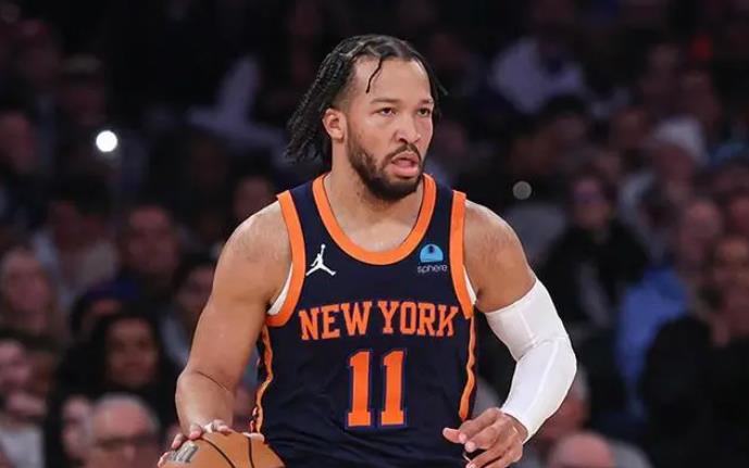 NBA直播战报：76人101-104尼克斯，布伦森砍下24分8板6助，迪文琴佐轰进绝杀球
