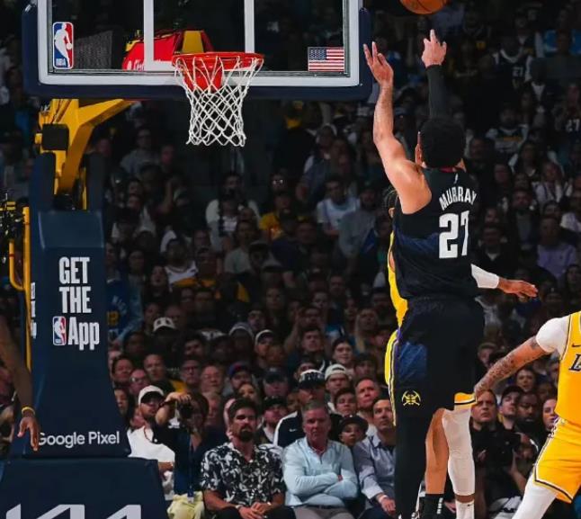 NBA直播战报:湖人99-101掘金,约基奇狂砍27分20板10助,穆雷压哨投进绝杀球 NBA直播战报:湖人99-101掘金,约基奇狂砍27分20板10助,穆雷压哨投进绝杀球