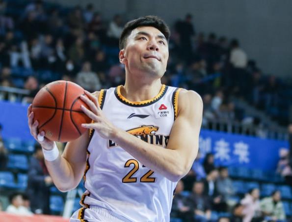 杨鸣：李晓旭或会出战今晚的G1总决赛，多个人便多一些调整