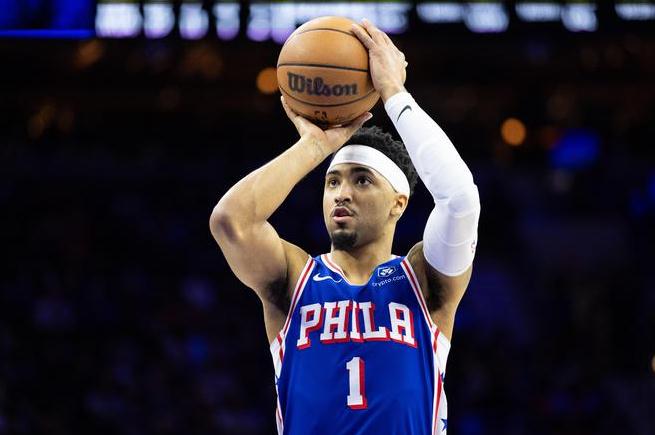 马丁:喜欢火箭渴望留下 但我爸没强迫我离开这单纯是NBA的生意 马丁:喜欢火箭渴望留下 但我爸没强迫我离开这单纯是NBA的生意