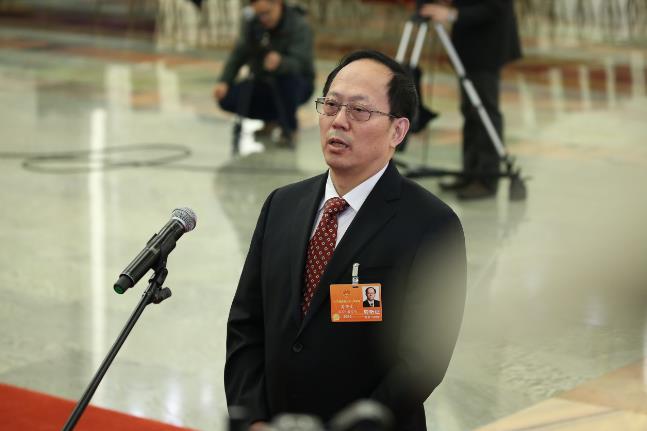 在刘爱杰案件发生后,纪检监察部门立即展开了对苟仲文的调查工作。 在刘爱杰案件发生后,纪检监察部门立即展开了对苟仲文的调查工作。