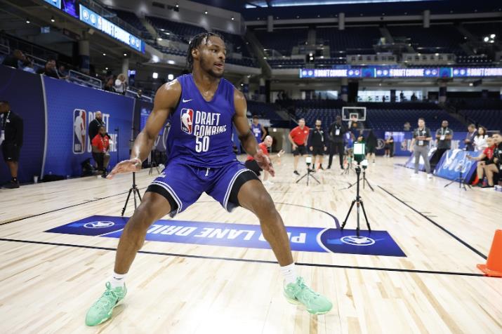 曝料:多位NBA球队对布朗尼发出试训邀请,他将参加湖人等数支球队的试训。 曝料:多位NBA球队对布朗尼发出试训邀请,他将参加湖人等数支球队的试训。