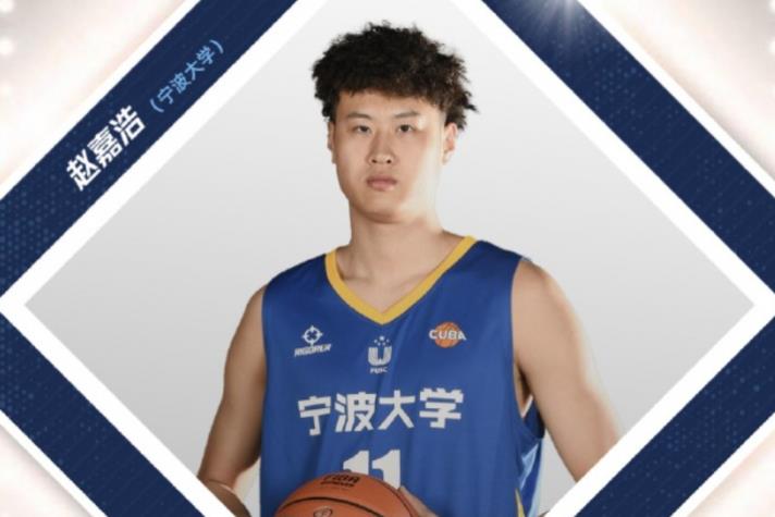记者报道：江苏队近期对宁波大学的中锋球员赵嘉浩进行了试训。