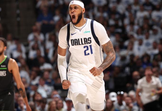 加福德透露:“我的‘欢迎来到NBA’瞬间是由亚当斯大帽所赐。” 加福德透露:“我的‘欢迎来到NBA’瞬间是由亚当斯大帽所赐。”