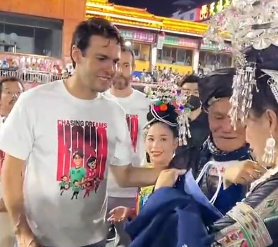 榕江即将启动"乡村超级"国际友谊赛,计划在2028年承办村超世界杯。 榕江即将启动"乡村超级"国际友谊赛,计划在2028年承办村超世界杯。