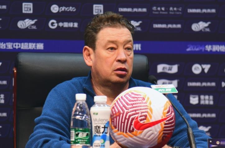 斯卢茨基打算带领外援参加足协杯比赛,陈晋一已经满足上场条件 斯卢茨基打算带领外援参加足协杯比赛,陈晋一已经满足上场条件