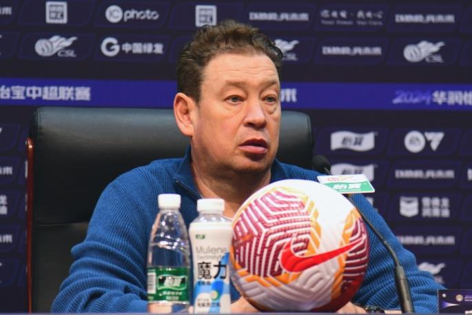 申花队的五名外援全部到位,昨天的训练中他们都表现出了很好的状态 申花队的五名外援全部到位,昨天的训练中他们都表现出了很好的状态
