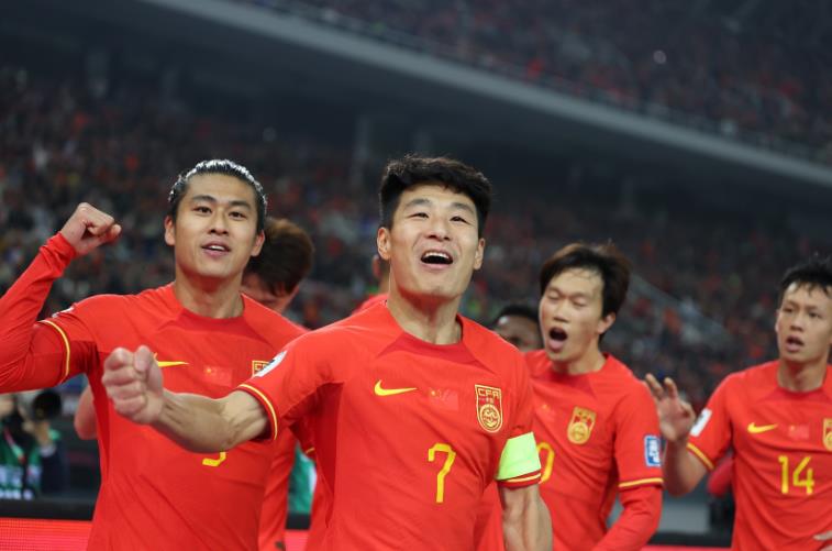 中国国家队坚定目标，力求至少获得第四名，关键是要确保不被印尼队夺走积分