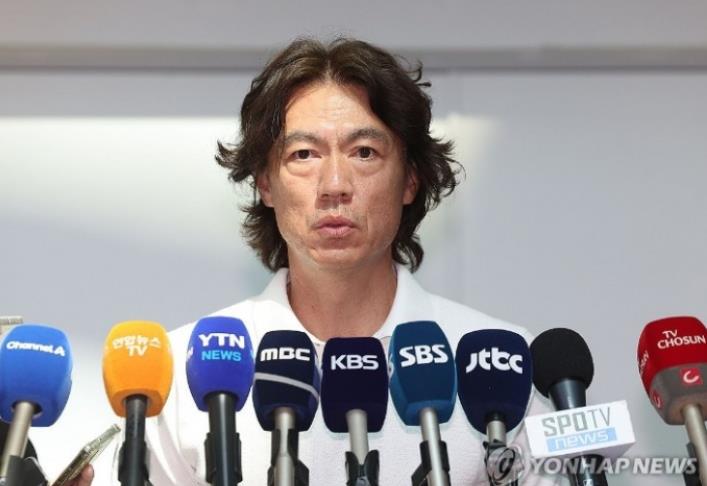 洪明甫已经和孙兴慜、金玟哉进行了交流,诚实地讨论了韩国国家队目前的情况 洪明甫已经和孙兴慜、金玟哉进行了交流,诚实地讨论了韩国国家队目前的情况